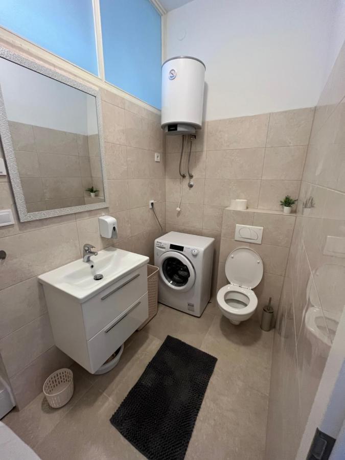Kairos Apartment